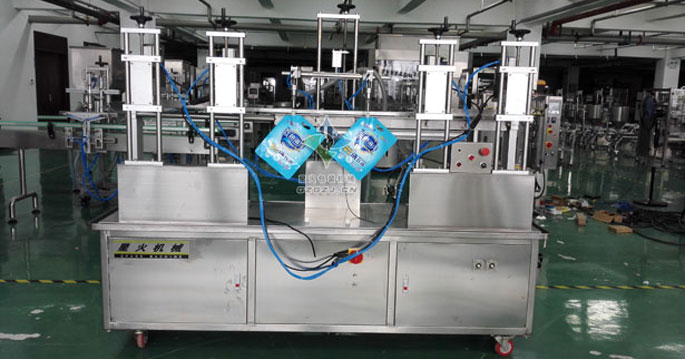 洗衣液吸嘴自立袋灌裝機,吸嘴袋灌裝機
