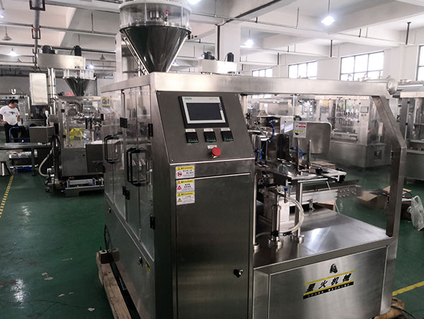 全自動植脂末包裝生產(chǎn)線實拍圖